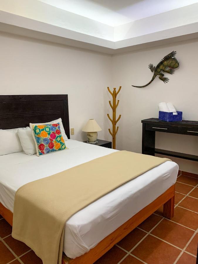 La Iguana Vallarta Lgbt Adults Only - Romantic Zone - Party Clubbing Street Puerto Vallarta Kültér fotó