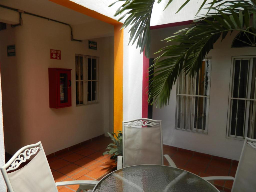 La Iguana Vallarta Lgbt Adults Only - Romantic Zone - Party Clubbing Street Puerto Vallarta Kültér fotó